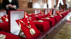 Patru mame cu mulţi copii au fost decorate de către preşedintele ţării, Igor Dodon