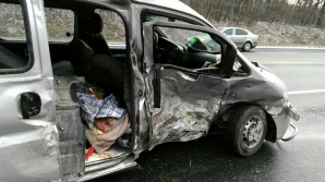 ACCIDENT TERIBIL pe traseul Chişinău-Orhei. Şoferii, transportaţi de URGENŢĂ la spital (FOTO)