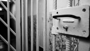 SUPRAAGLOMERARE în izolatoarele din ţară: Printre reţinuţi sunt poliţişti, medici, vameşi şi chiar miniştri