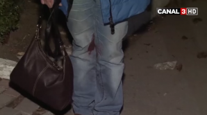 Un bărbat din Capitală a arătat cât de mult îşi iubeşte mama, înfingându-i o furculiţă în picior (VIDEO)