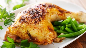 ÎNGROZITOR! Puiul gătit prea puțin poate provoca PARALIZIA! Care sunt PRIMELE SIMPTOME