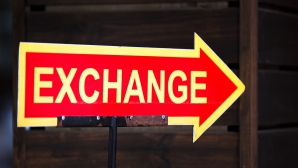 CURS VALUTAR 30 decembrie 2016: Câţi lei costă un euro şi un dolar