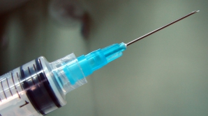 Persoanele dependente de droguri vor primi gratuit seringi sterile, șervețele cu alcool și prezervative