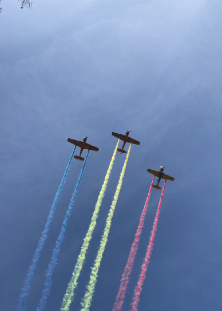 PARADĂ GRANDIOASĂ cu mașini de luptă, tancuri și blindate în Piața Arcului de Triumf din București (VIDEO)