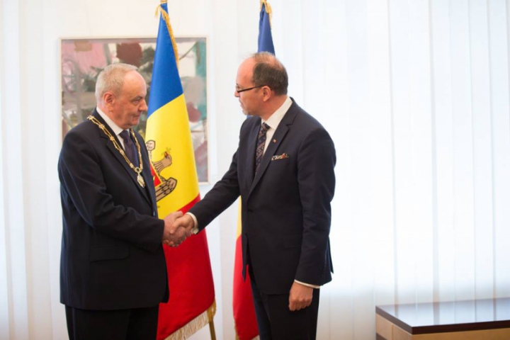 Președintele Timofti a fost decorat cu ordinul "Steaua României"