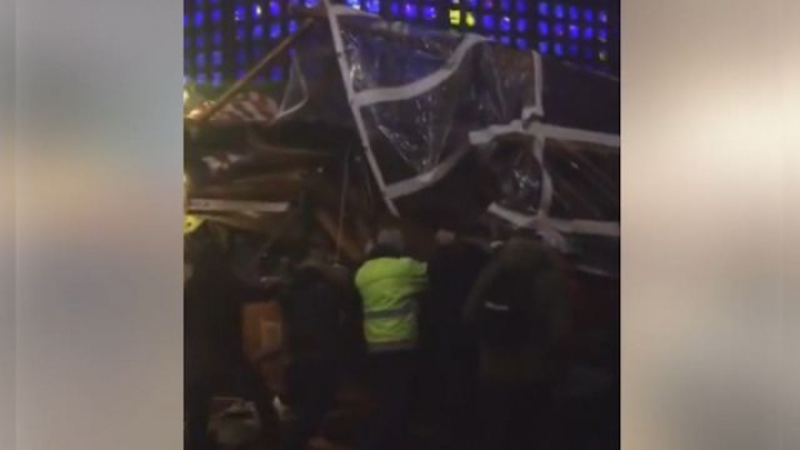 ALERTĂ în Germania. Un camion a intrat în mulţimea adunată într-un târg de Crăciun (VIDEO/FOTO)