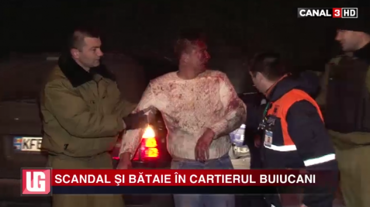 ÎNCĂIERARE NEBUNĂ lângă un club din Capitală. Trei tineri s-au luat la bătaie cu un grup de romi (VIDEO)