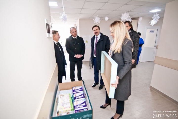 Donație importantă la Institutul Mamei şi Copilului, în urma parteneriatului dintre Fundaţia lui Vlad Plahotniuc şi un ONG din SUA (FOTO)