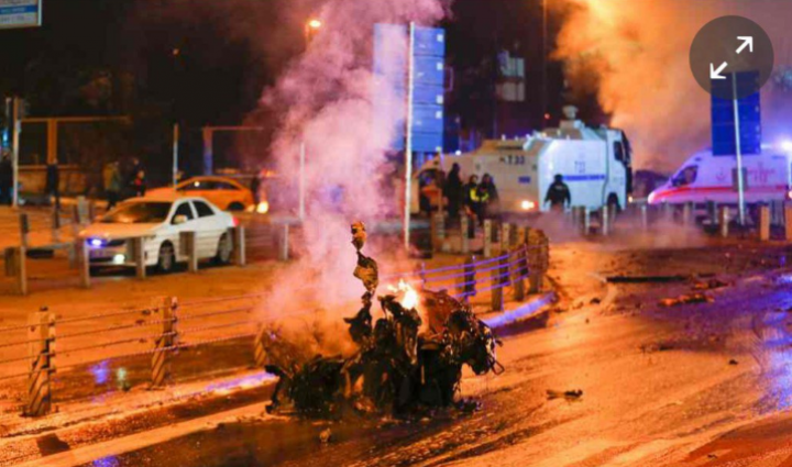 ATENTATE cu MAȘINI CAPCANĂ la Istanbul. EXPLOZII lângă stadionul Beşiktaş