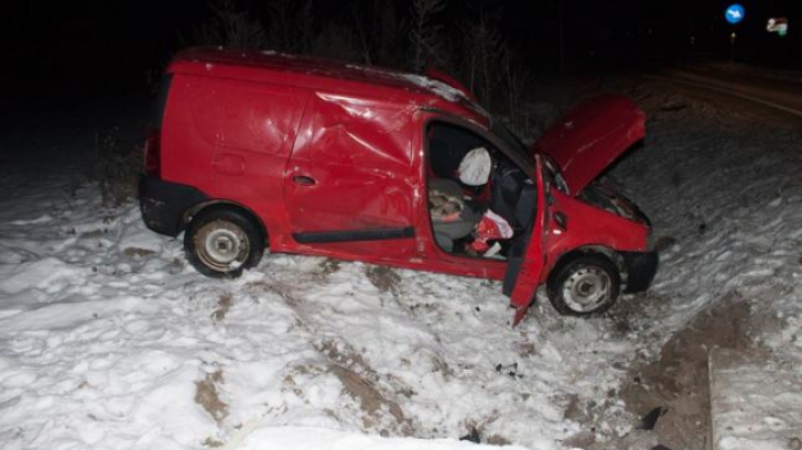 ŞOCANT! Un şofer, la un pas să moară de frig. Cum a fost salvat