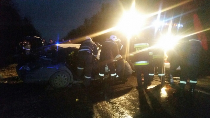 GRAV ACCIDENT la Suruceni. Martorii povestesc îngroziţi cum au încercat să scoată victimele dintre fiare