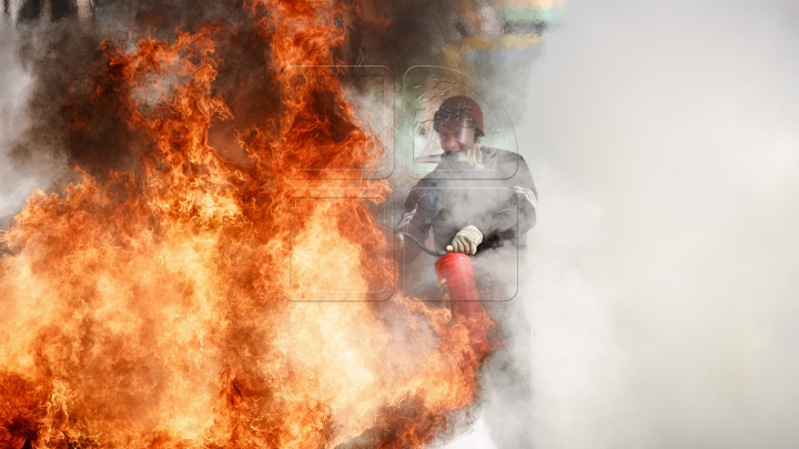 INCENDIU PUTERNIC la mall-ul din Galaţi. Sute de persoane, EVACUATE