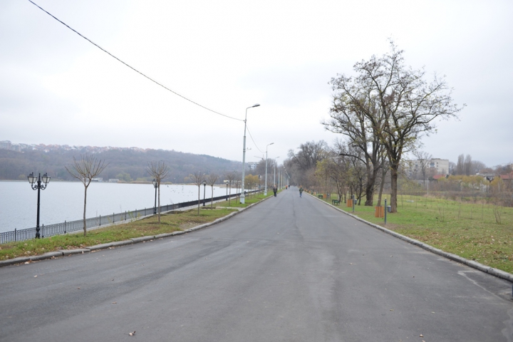 Lucrările din Parcul "Valea Morilor", FINALIZATE. Cât a costat amenajarea aleilor şi a pistei pentru bicicliști