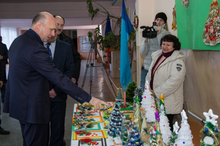 Premierul Pavel Filip, în vizită la copiii talentați din Dondușeni și Drochia (FOTO)