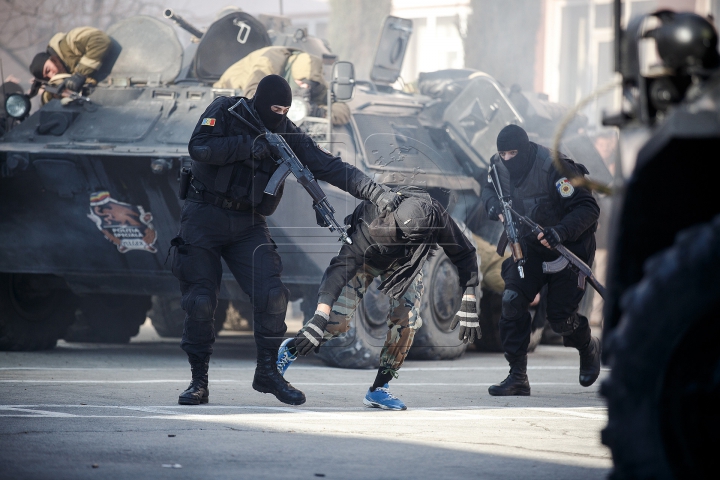 Maşină ISIS, DISTRUSĂ de brigada "Fulger"! IMAGINI SPECTACULOASE din timpul intervenției (FOTOREPORT)