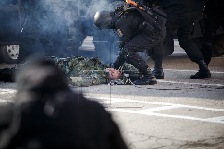 Maşină ISIS, DISTRUSĂ de brigada "Fulger"! IMAGINI SPECTACULOASE din timpul intervenției (FOTOREPORT)