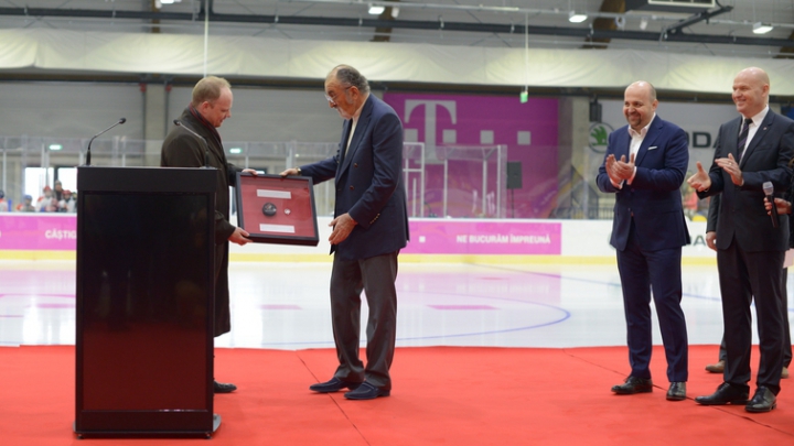 Un patinoar de 3,6 milioane de euro, inaugurat la Otopeni. Copiii de la cluburile sportive se vor antrena gratuit (FOTO)