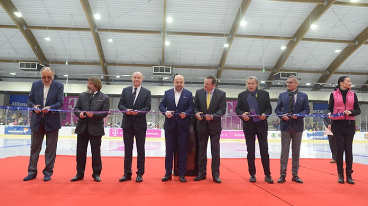 Un patinoar de 3,6 milioane de euro, inaugurat la Otopeni. Copiii de la cluburile sportive se vor antrena gratuit (FOTO)