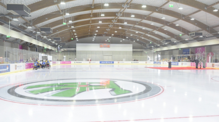 Un patinoar de 3,6 milioane de euro, inaugurat la Otopeni. Copiii de la cluburile sportive se vor antrena gratuit (FOTO)