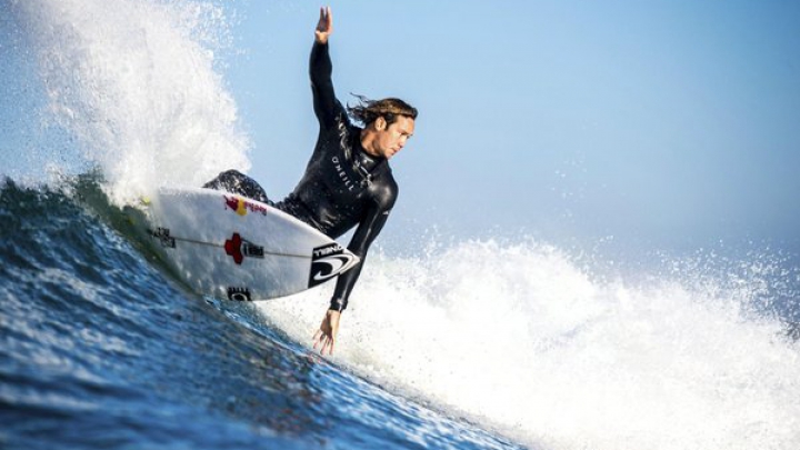 Jordy Smith a câştigat etapa din Hawaii a Campionatului Mondial de surfing