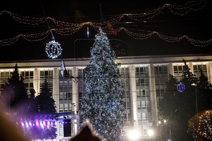 Feeria sărbătorilor de iarnă în Chişinău. IMPRESIILE locuitorilor şi ale oaspeţilor Capitalei (FOTOREPORT)