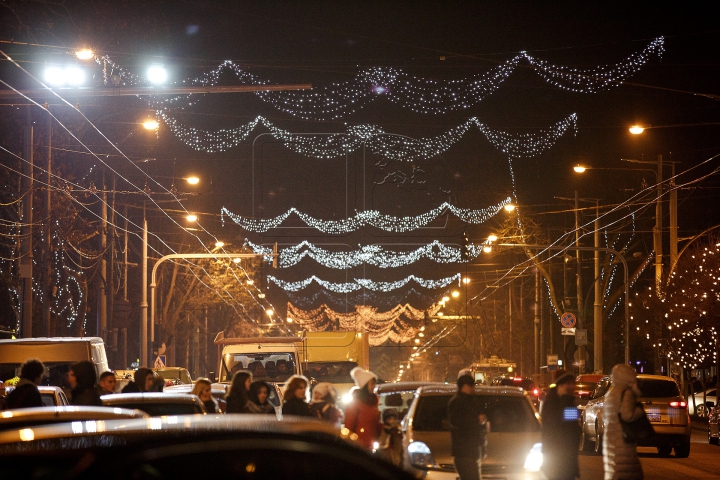 Feeria sărbătorilor de iarnă în Chişinău. IMPRESIILE locuitorilor şi ale oaspeţilor Capitalei (FOTOREPORT)