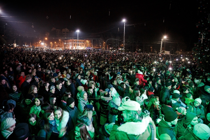 Feeria sărbătorilor de iarnă în Chişinău. IMPRESIILE locuitorilor şi ale oaspeţilor Capitalei (FOTOREPORT)