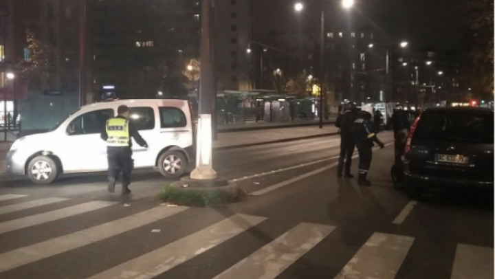 Paris: Un tâlhar înarmat a luat șapte persoane drept ostatici într-o agenție de turism (VIDEO)