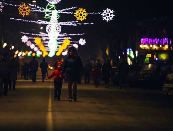 Orheiul a îmbrăcat straie de sărbătoare. Pomul de Crăciun, rupt parcă din povești (FOTO)