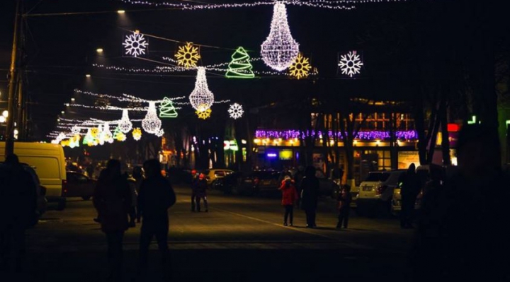 Orheiul a îmbrăcat straie de sărbătoare. Pomul de Crăciun, rupt parcă din povești (FOTO)