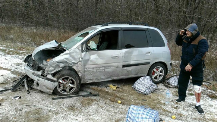 ACCIDENT TERIBIL pe traseul Chişinău-Orhei. Şoferii, transportaţi de URGENŢĂ la spital (FOTO)