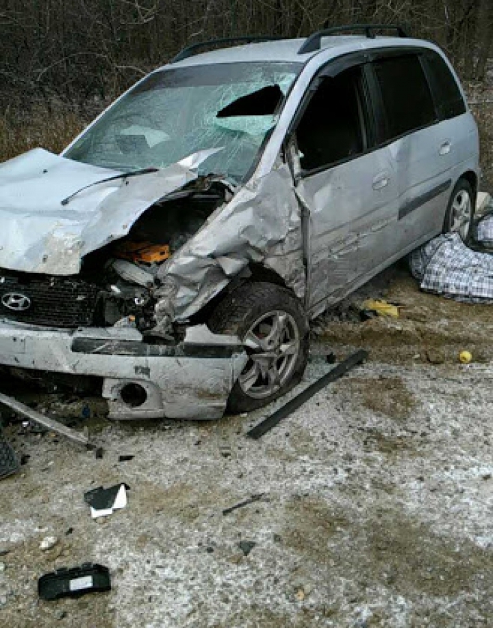 ACCIDENT TERIBIL pe traseul Chişinău-Orhei. Şoferii, transportaţi de URGENŢĂ la spital (FOTO)