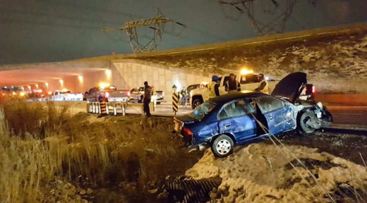 Peste 40 de automobile și camioane s-au ciocnit în lanț: Cel puțin 15 oameni, transportaţi la spital (FOTO)