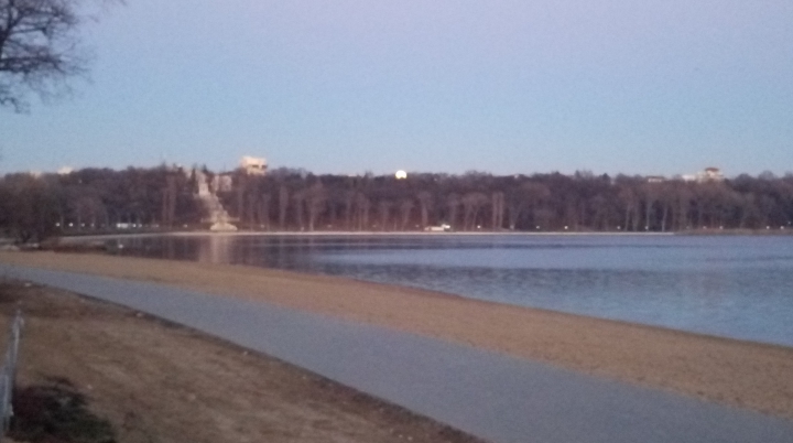 Ultima SUPER-LUNĂ din acest an. Imagini spectaculoase din Chișinău