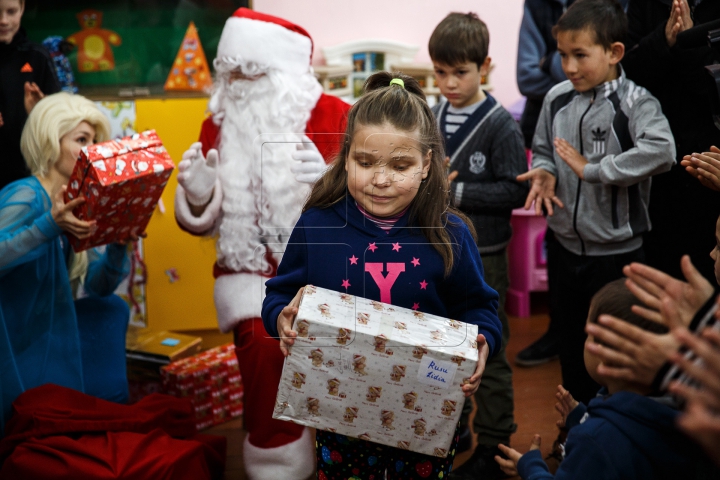 Voluntarii din Marea Britanie au creat o atmosferă MAGICĂ pentru copii din satul Bobeica (FOTOREPORT)