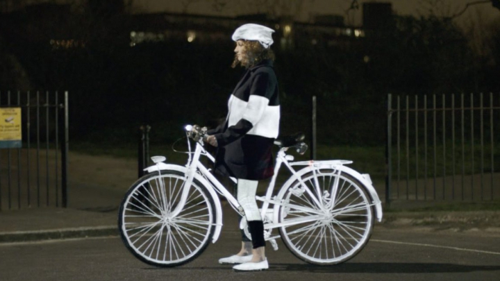 Volvo a relansat spray-ul reflectorizant pentru bicicliști