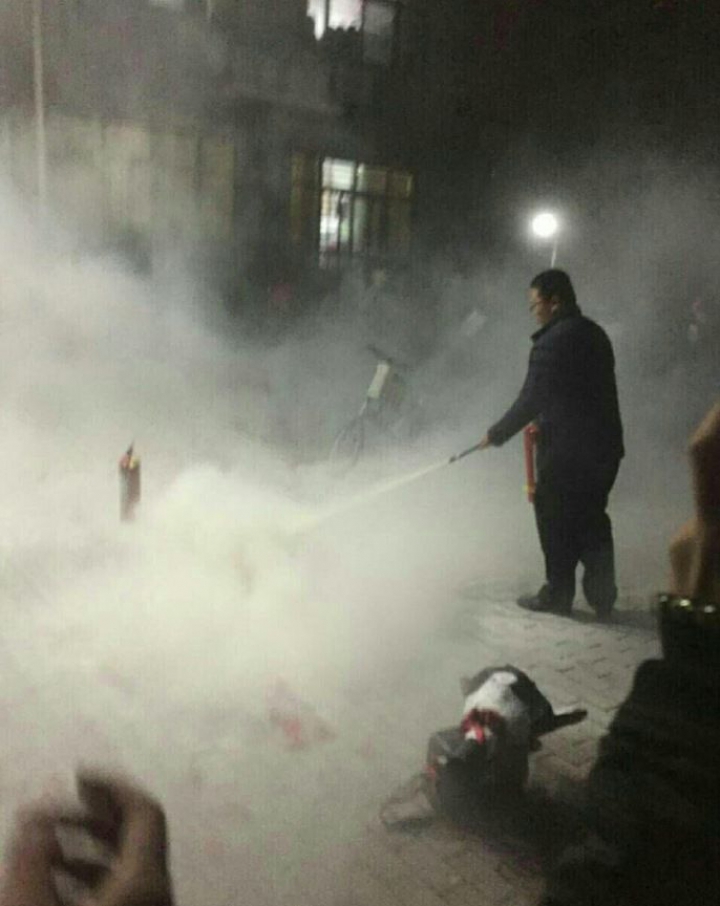 Romanticul ghinionist! A pregătit decorul pentru o declaraţie de dragoste, însă S-A ÎNTÂMPLAT ASTA