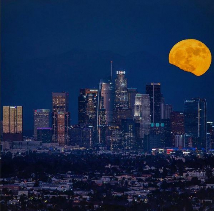 Fenomen astronomic SPECTACULOS: Cum a fost văzută superluna în mai multe colţuri ale lumii (FOTO)