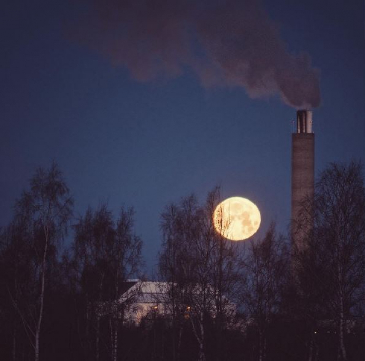 Fenomen astronomic SPECTACULOS: Cum a fost văzută superluna în mai multe colţuri ale lumii (FOTO)