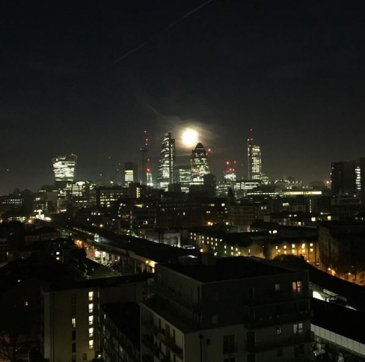 Fenomen astronomic SPECTACULOS: Cum a fost văzută superluna în mai multe colţuri ale lumii (FOTO)