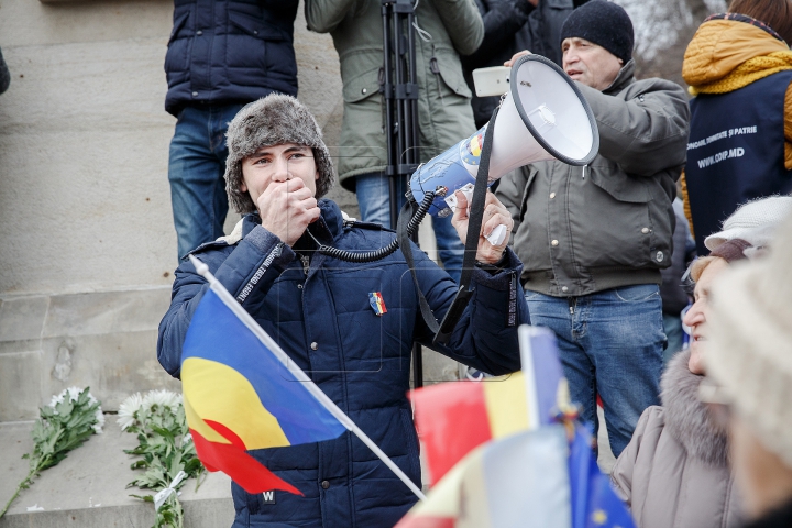 DRAPEL DE UN KILOMETRU la Chișinău! TRICOLORUL URIAŞ a unit cinci intersecţii (FOTOREPORT)