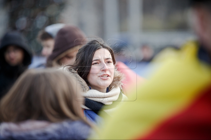 DRAPEL DE UN KILOMETRU la Chișinău! TRICOLORUL URIAŞ a unit cinci intersecţii (FOTOREPORT)