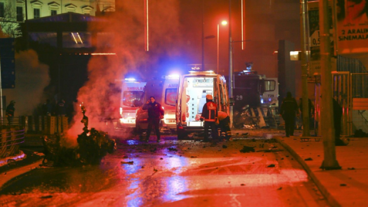 ATENTATE cu MAȘINI CAPCANĂ la Istanbul. EXPLOZII lângă stadionul Beşiktaş