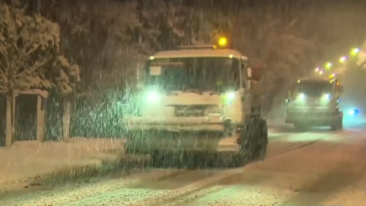 PUBLIKA WORLD: Ninsorile fac prăpăd în Polonia. Mai multe echipe de drumari s-au mobilizat (VIDEO)