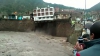 IMAGINI ŞOCANTE în Peru! MOMENTUL în care un hotel se prăbuşeşte în apele unui râu (VIDEO)