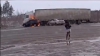 ACCIDENT GRAV: Momentul în care o maşină e lovită frontal şi ia foc în trafic (VIDEO)