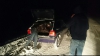 AVENTURI NOCTURNE! Cum au fost scoși din troiene 2 CUMĂTRI, un CĂLĂREŢ, şi un ŞOFER cu pana prostului (VIDEO)