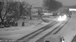 DRUMURI ÎNCHISE ÎN MOLDOVA. Viscolul a format troiene de zăpadă