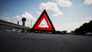 Neatenţia i-ar fi costat viaţa! Mai multe accidente rutiere au avut loc seara trecută