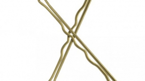 Tu le foloseşti corect? De ce au agrafele de păr o latură curbată